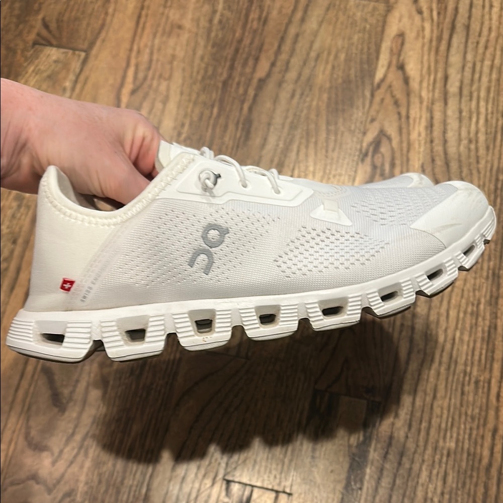 On Running Cloud White Athletic Shoes 9.5